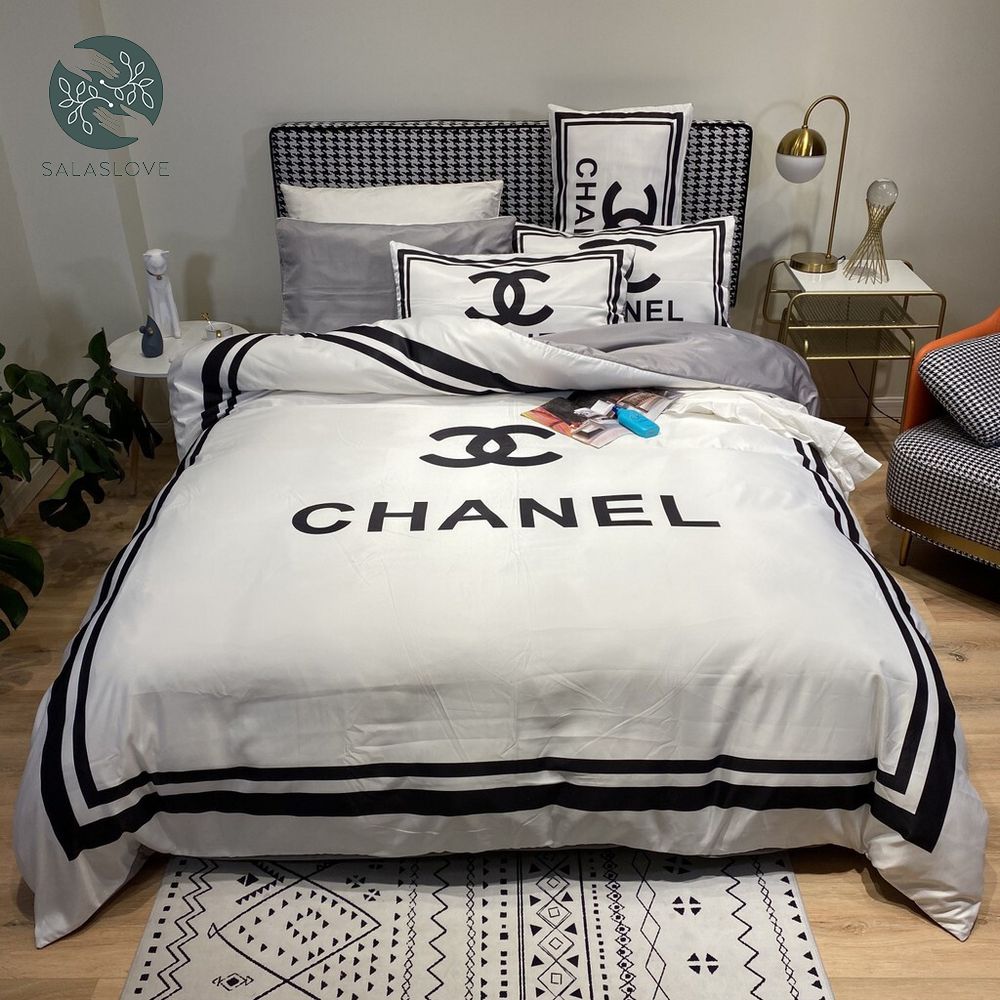  Chanel Black And White Bedding Set
